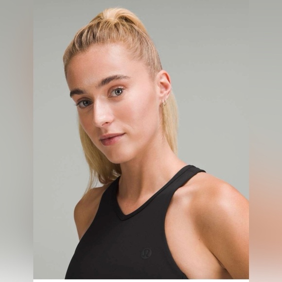 Difficult to find-lululemon athletica Waist-Length V-Neck Black Tennis Tank Top - Picture 3 of 5
